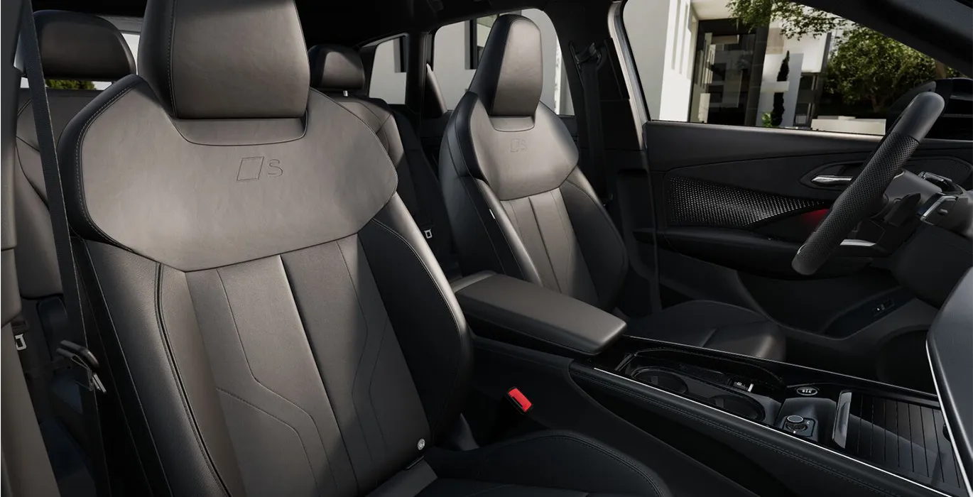 Audi Q3 S Line TFSI Stronic interior delantera II | Crazy Renting