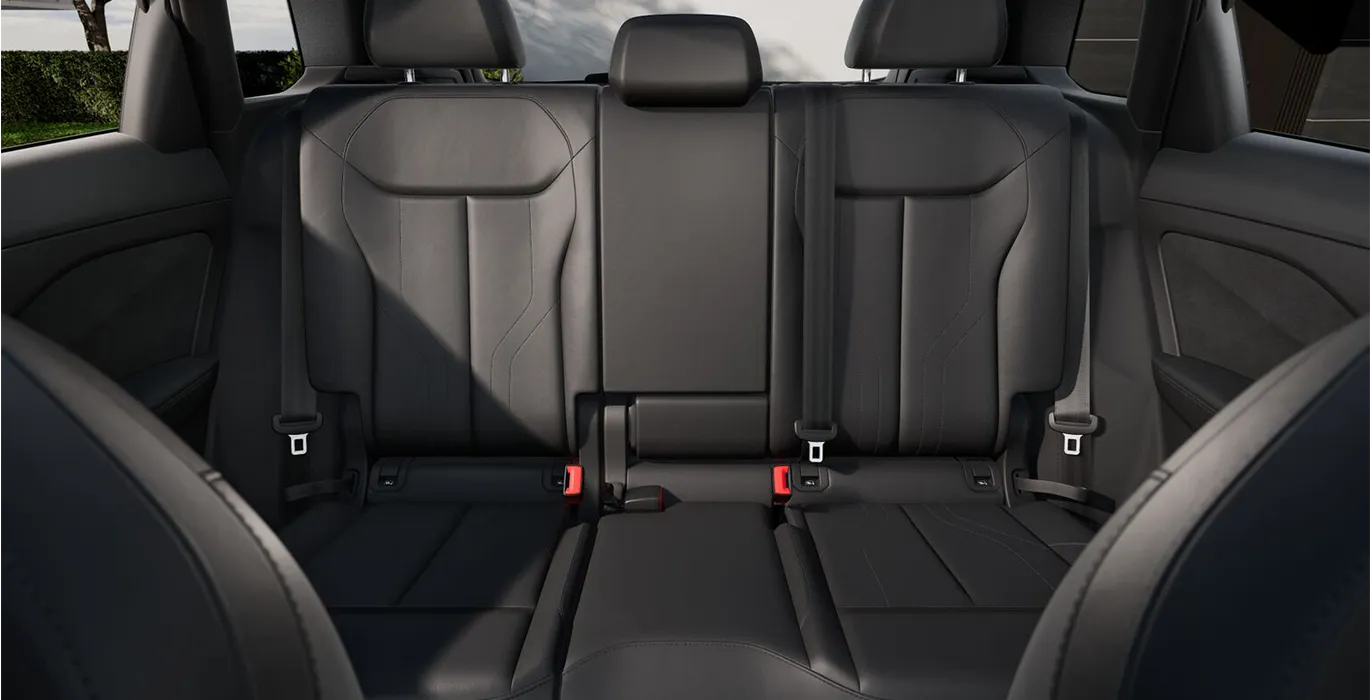 Audi Q3 S Line TFSI Stronic interior trasera | Crazy Renting