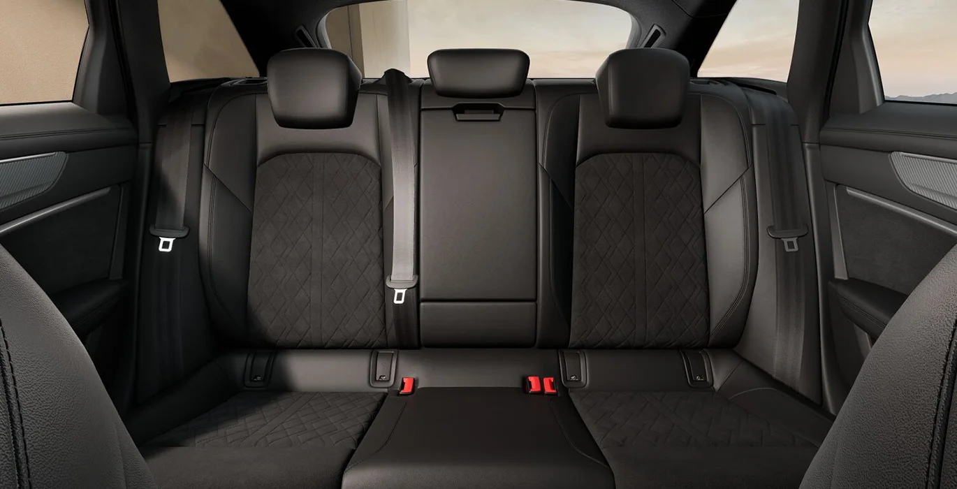Audi RS6 Avant TFSI Quattro interior trasera | Crazy Renting