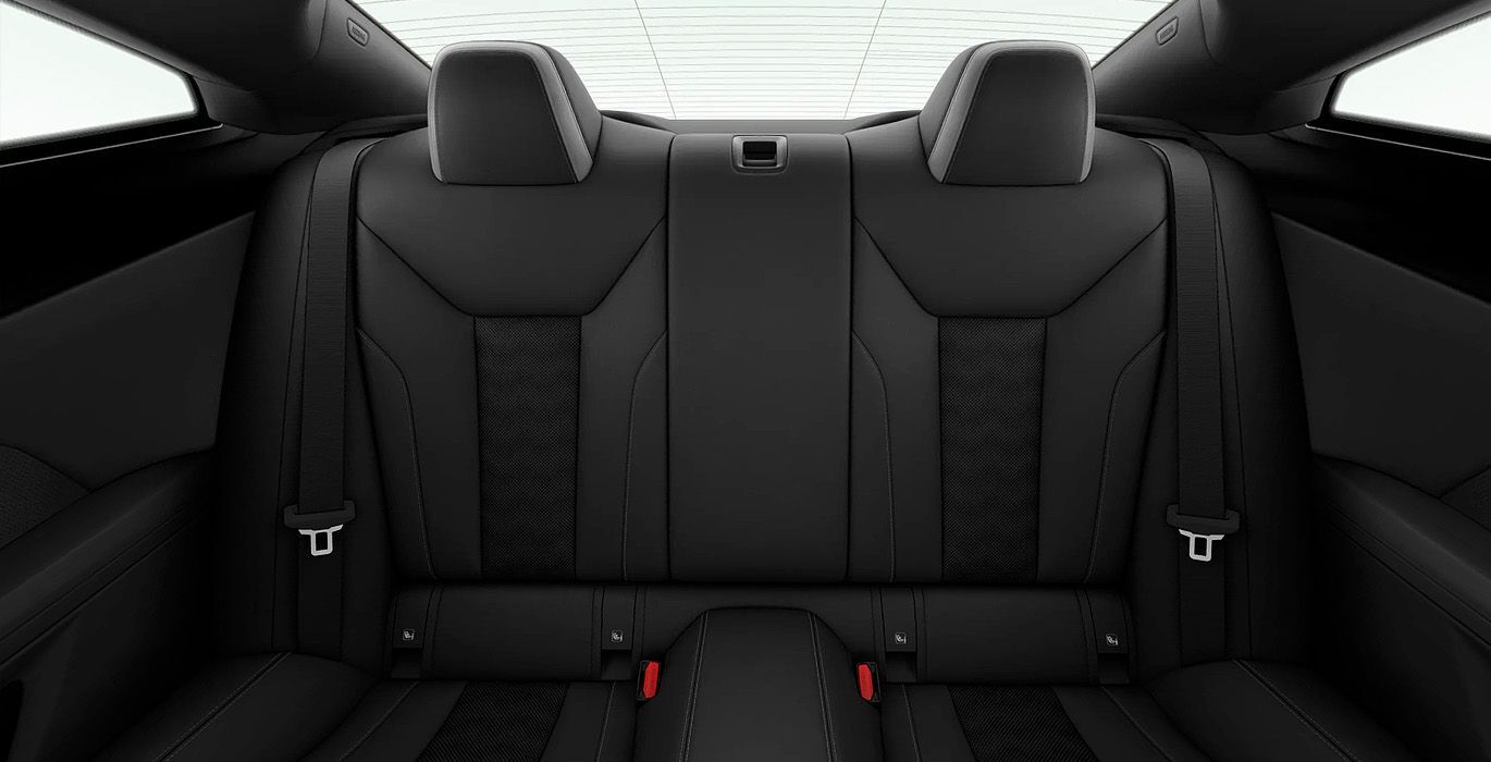 BMW M4 Competition Coupé 4 BMW M4 Competition Coupe interior trasera | Crazy Renting