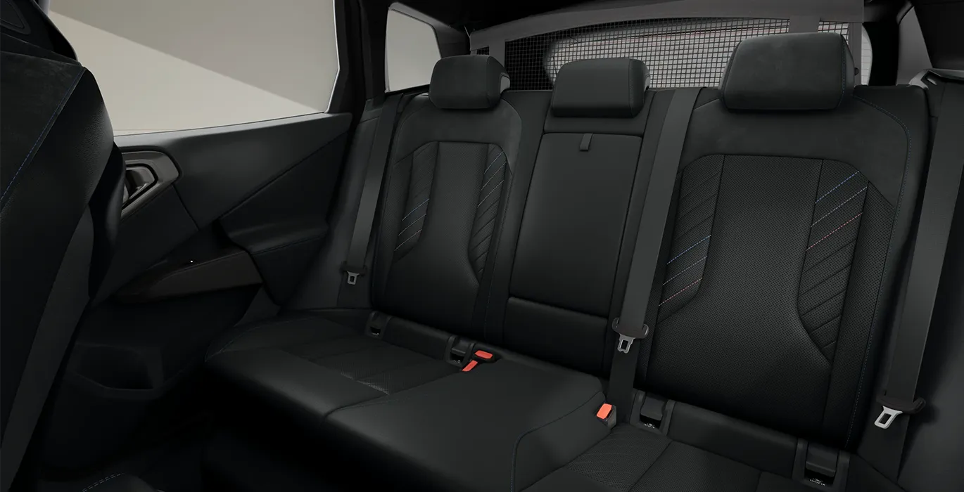 BMW X3 30e xDrive interior trasera | Crazy Renting