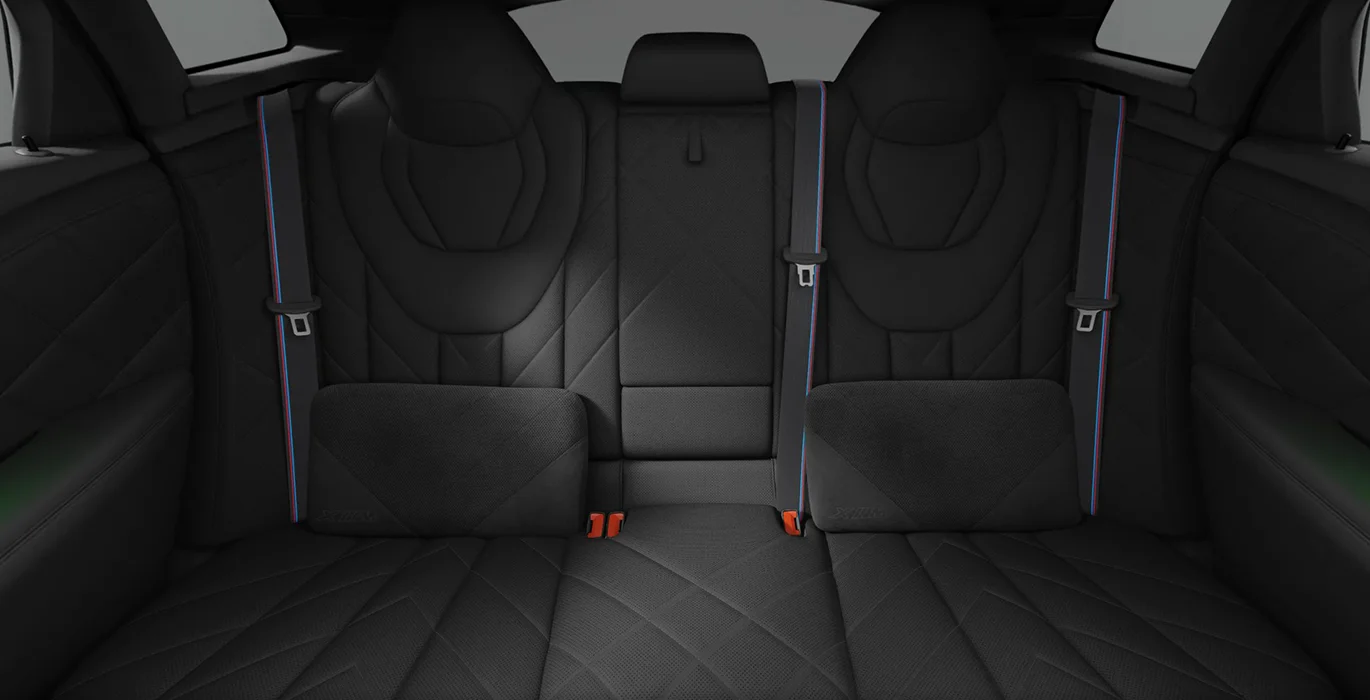 BMW XM 50e 350kW interior trasera | Crazy Renting