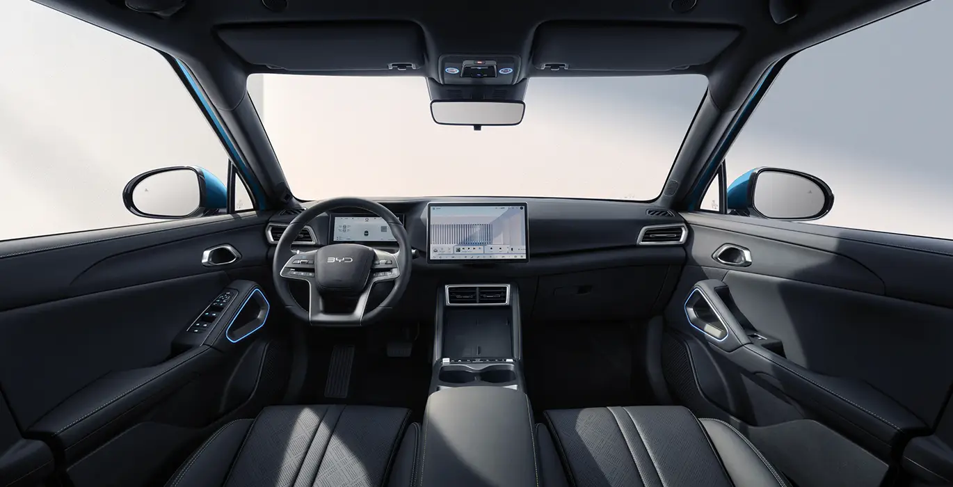 BYD ATTO 2 DM i Boost interior delantera | Crazy Renting