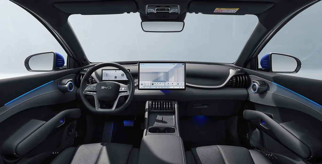 BYD ATTO 3 EVO Design RWD interior delantera | Crazy Renting