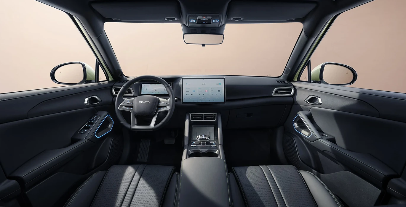 BYD Atto 2 DM i Boost 156kW interior delantera | Crazy Renting