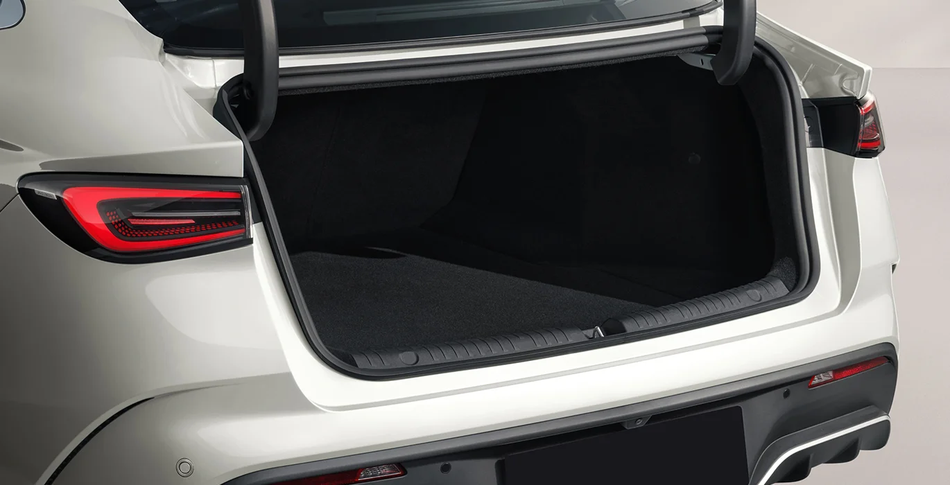 BYD Seal 6 DM-I Boost 4 BYD Seal 6 DM I Boost maletero | Crazy Renting
