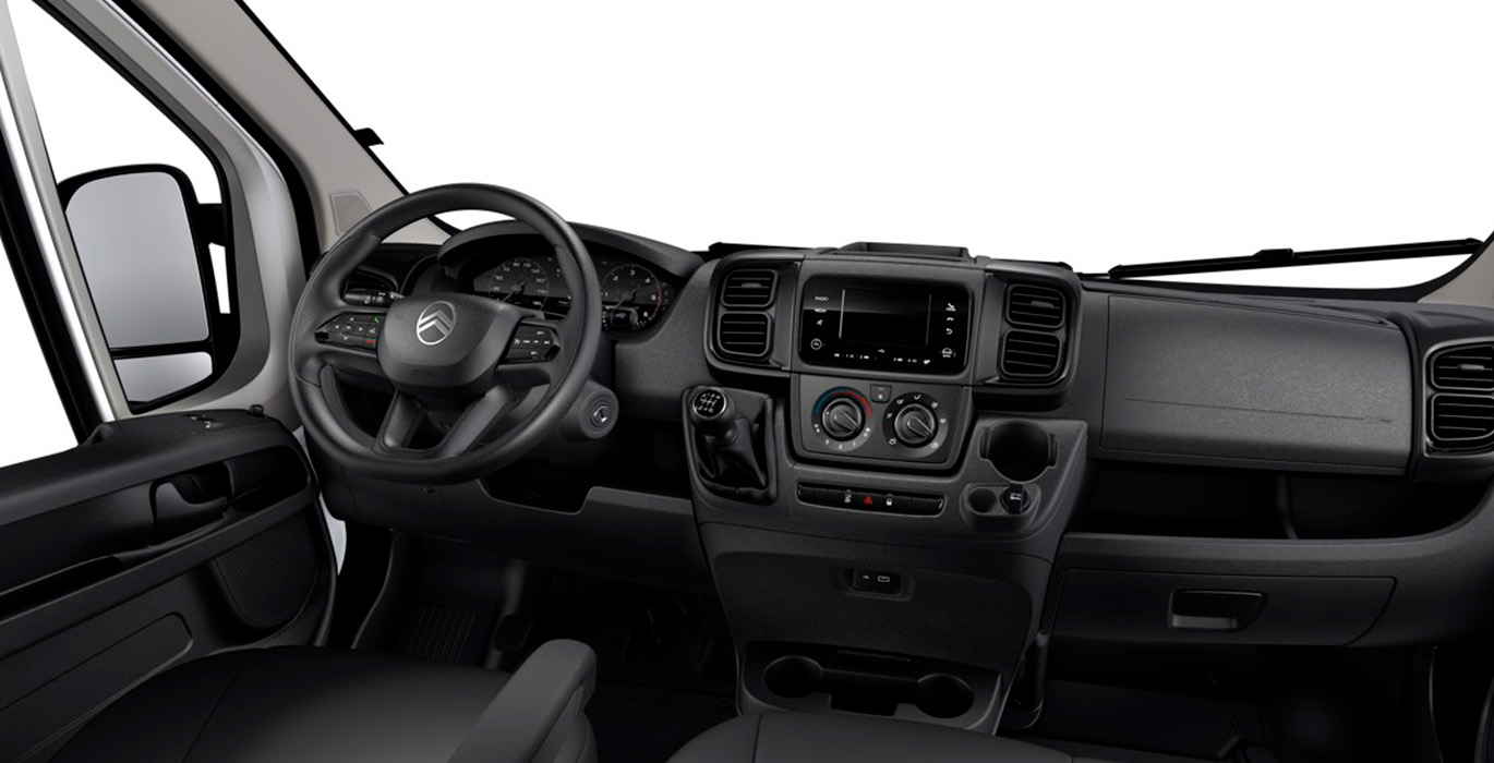 CITROEN JUMPER 3.5 L2H2 BHDI S&S 6V M 2 CITROEN JUMPER BLUEHDI 140CV FURGON L3H2 MANUAL interior delantera | Crazy Renting