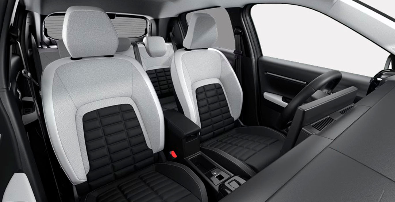 CITROEN e C3 Max 83kW Sedan interior trasera | Crazy Renting