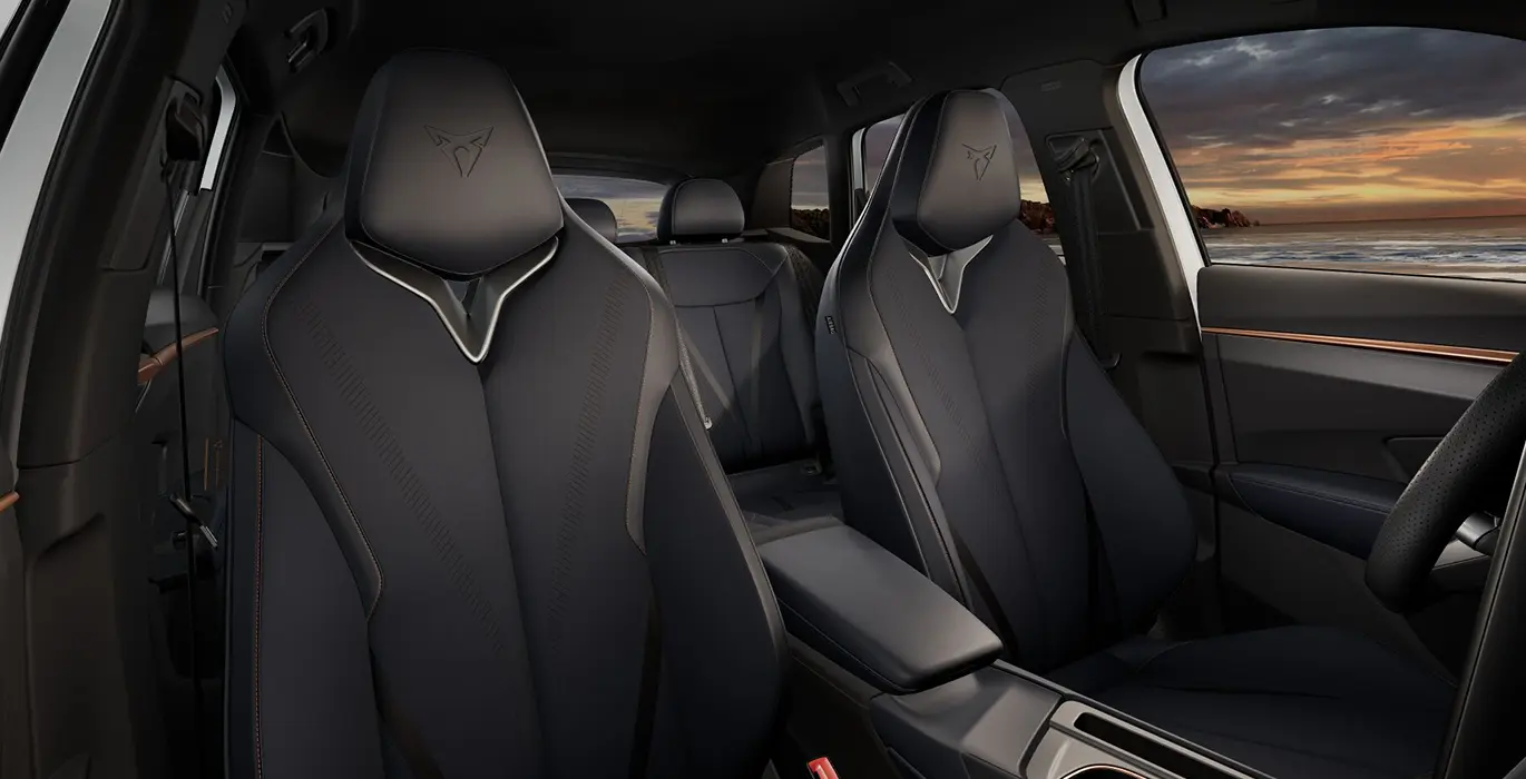 CUPRA Terramar 1.5 eTSI 110kW DSG interior trasera | Crazy Renting