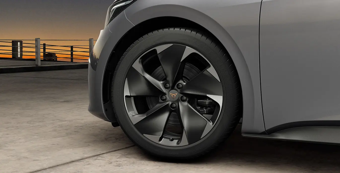 Cupra Born e Boost Pack Advanced Plus rueda | Crazy Renting
