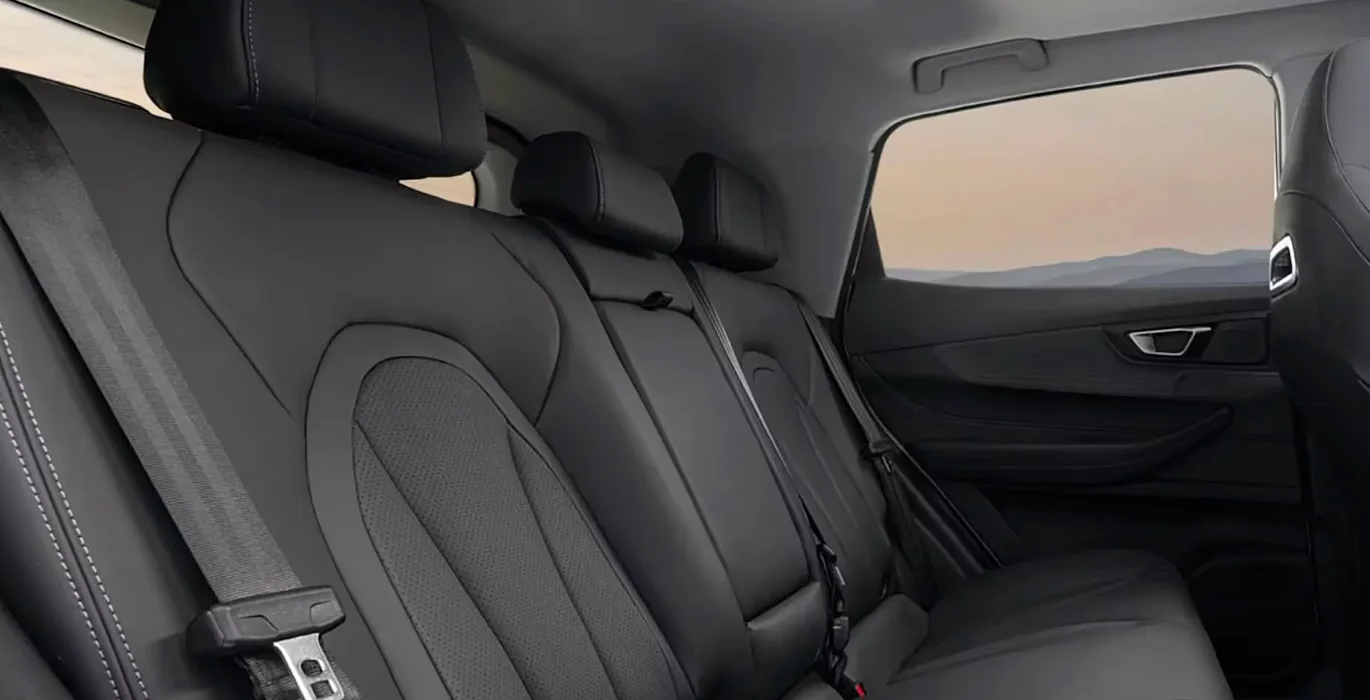 EBRO s400 1.5 DHE HEV Excellent CVT interior trasera | Crazy Renting