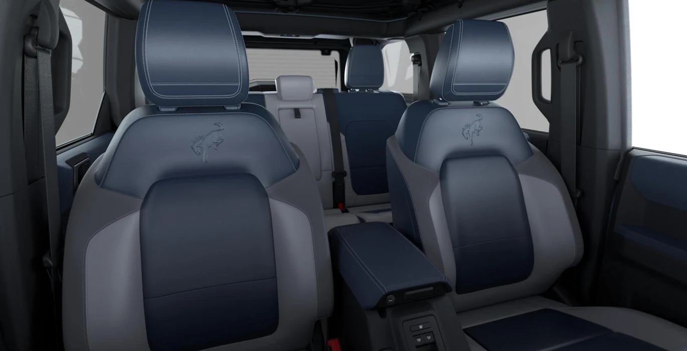 Ford Bronco Outer Banks 2.7 EcoBoost 335cv Automatico 4x4 interior trasera | Crazy Renting