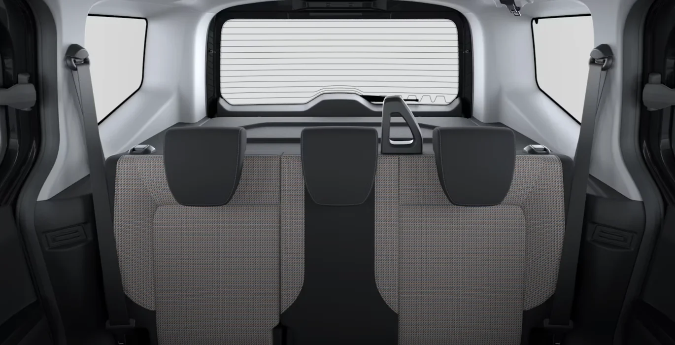Ford Tourneo Courier Kombi Ecoboost 1.0 125CV interior trasera | Crazy Renting