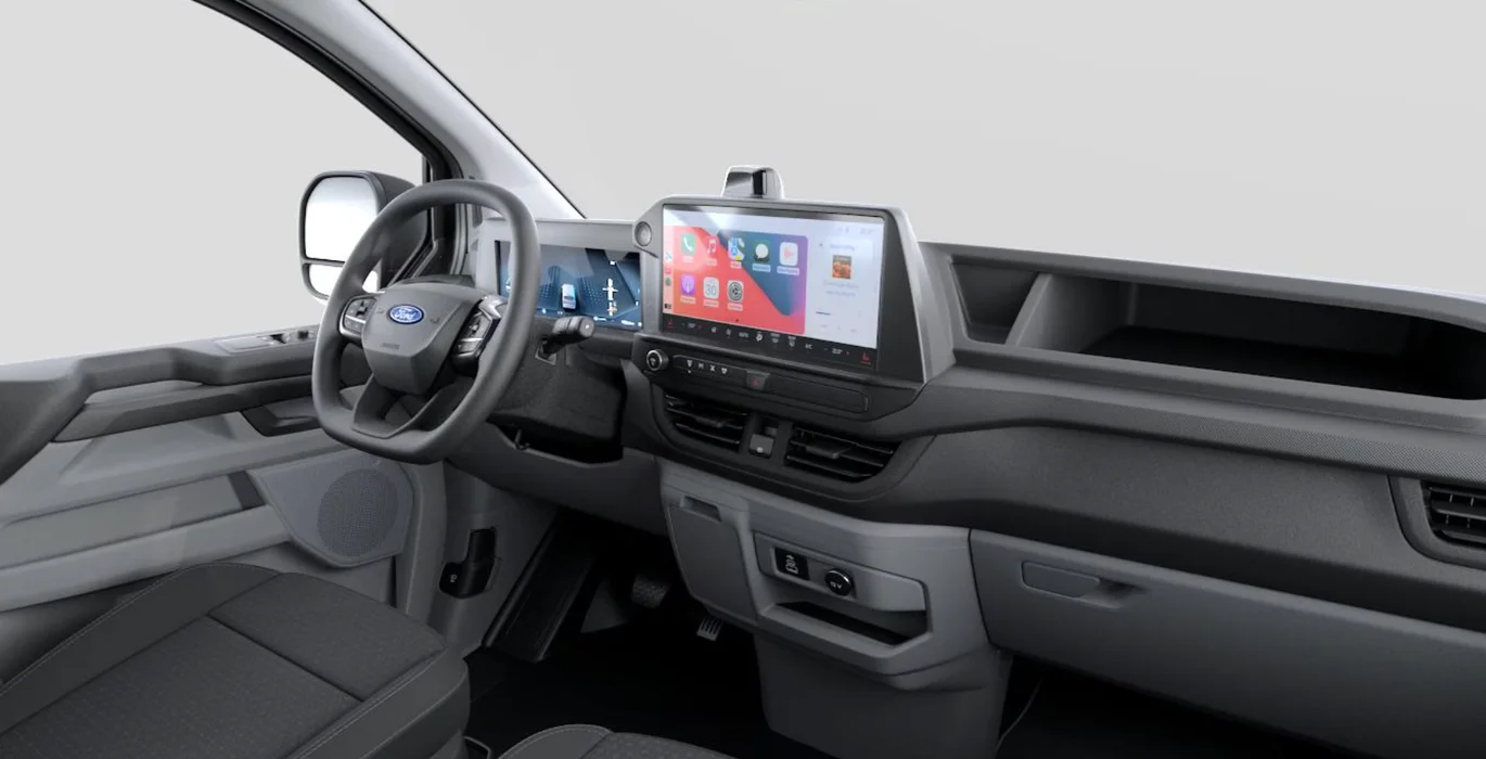 Ford Transit Custom Kombi BEV 83kWh 100kW 340 L1 Trend interior delantera | Crazy Renting