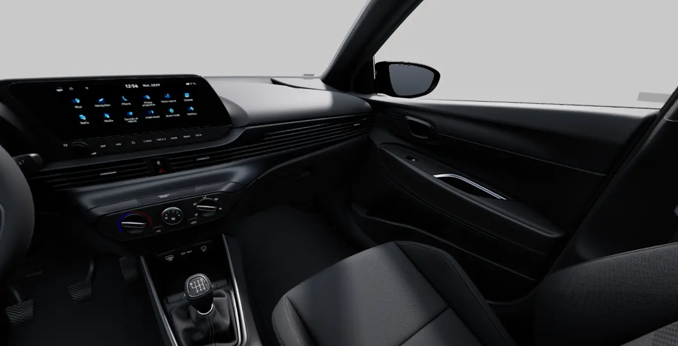 Hyundai i20 1.0T Black Line 90cv MY26 interior delantera II | Crazy Renting