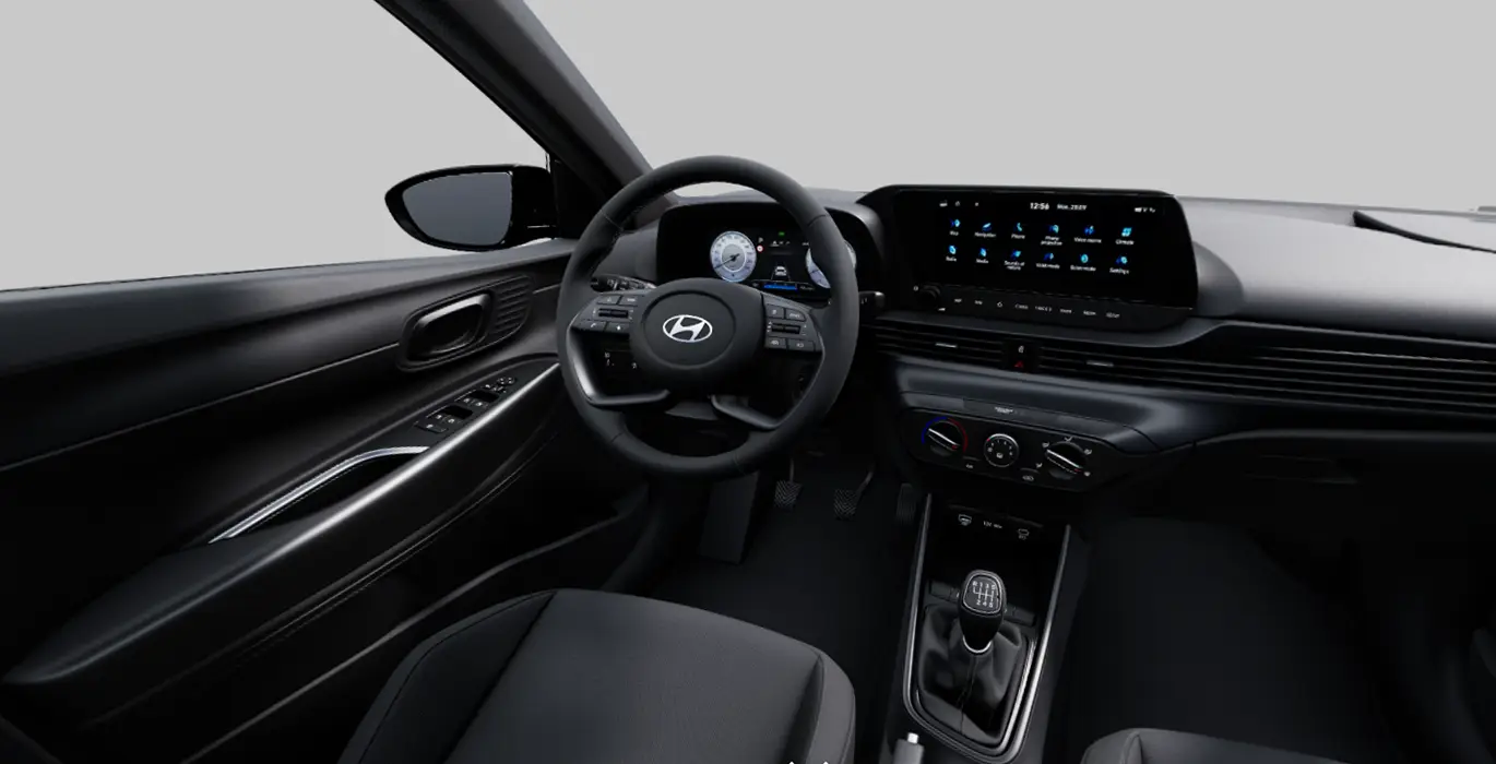 Hyundai i20 1.0T Black Line 90cv MY26 interior delantera | Crazy Renting