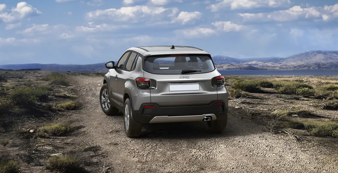 JEEP AVENGER E HYBRID ALTITUDE gris trasera | Crazy Renting