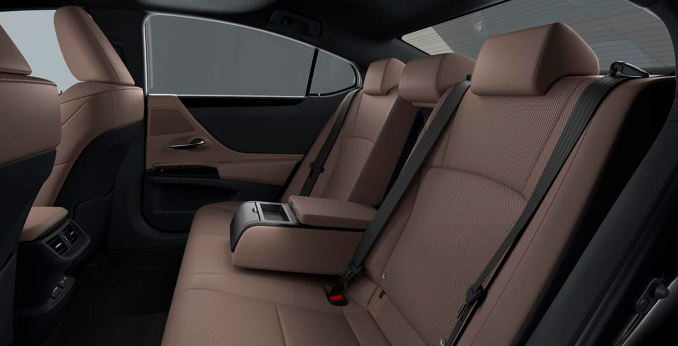 Lexus ES 2.5 300h Premium interior trasera | Crazy Renting