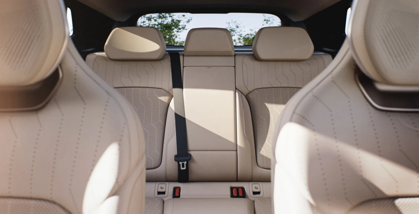 Lynk Co 08 1.5 PHEV More interior trasera | Crazy Renting