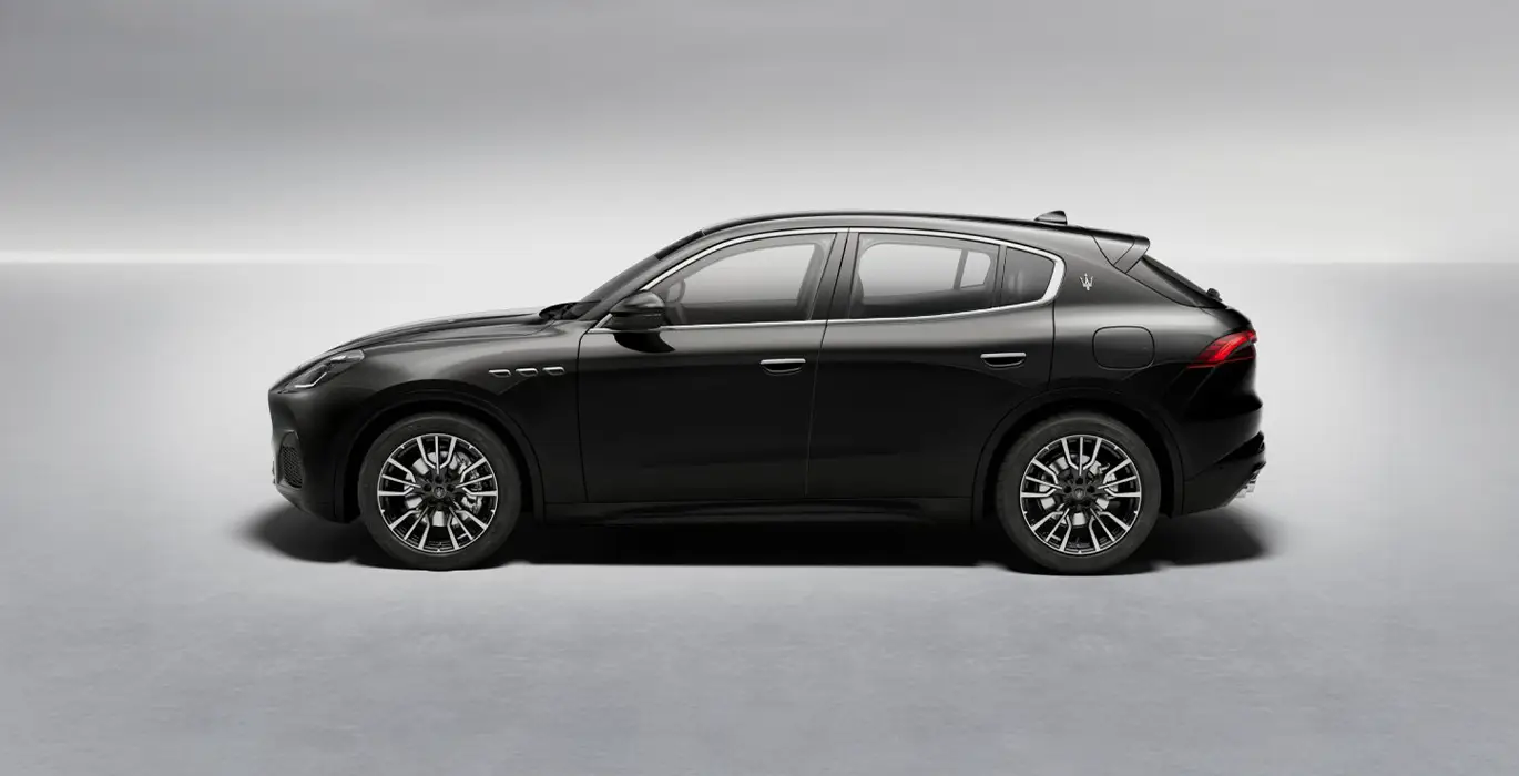 MASERATI Grecale L4 MHEV 300CV AWD II negro lateral | Crazy Renting