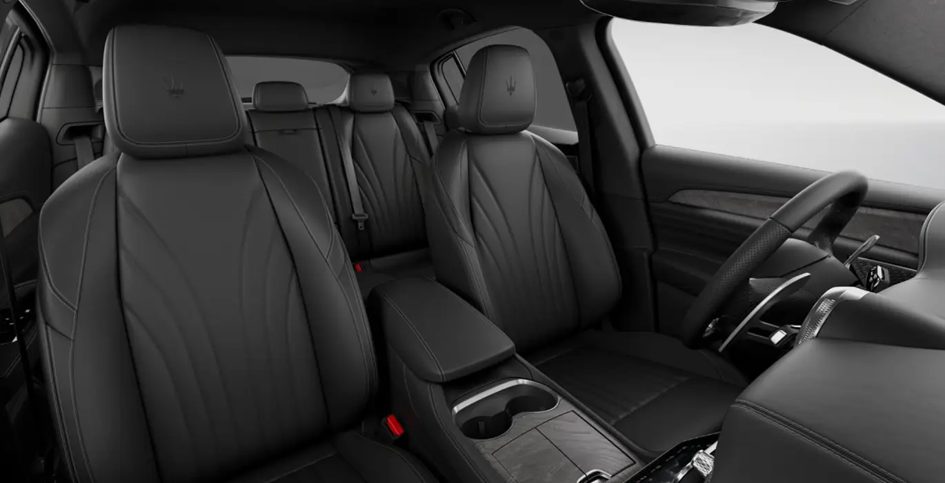 MASERATI Grecale L4 MHEV 300CV AWD interior delantera II | Crazy Renting