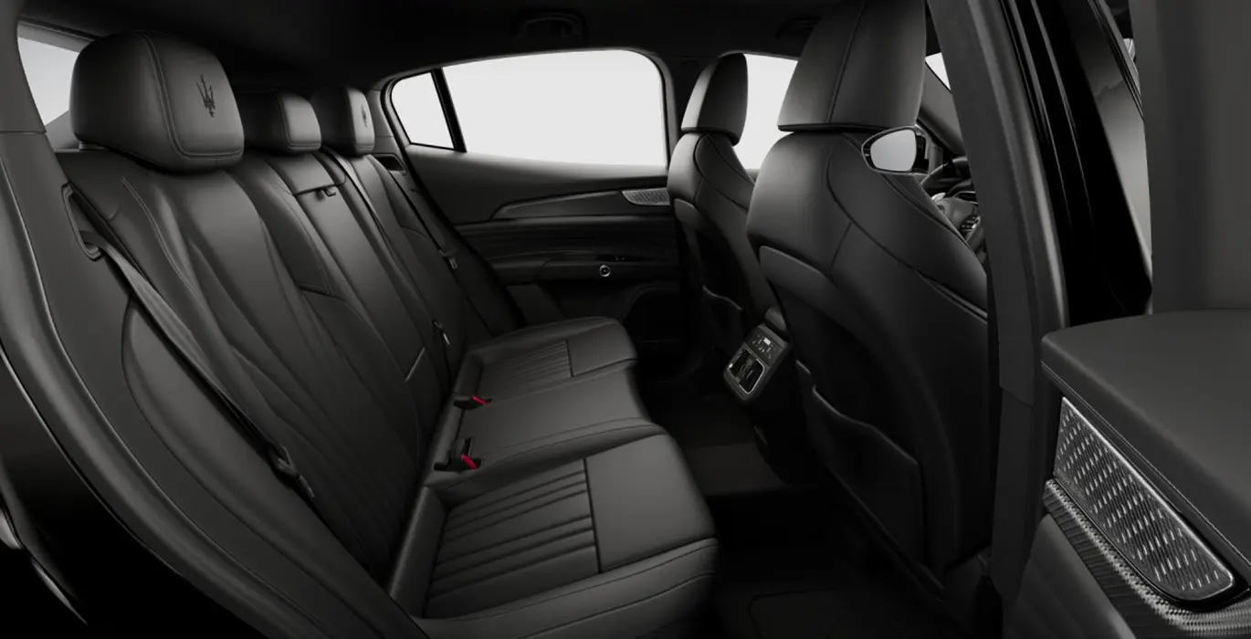 MASERATI Grecale Modena 330 QS interior trasera | Crazy Renting