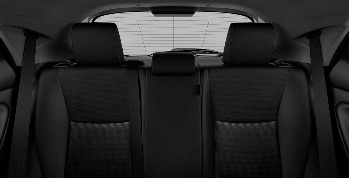 MAZDA 2 Hybrid Essence interior trasera | Crazy Renting