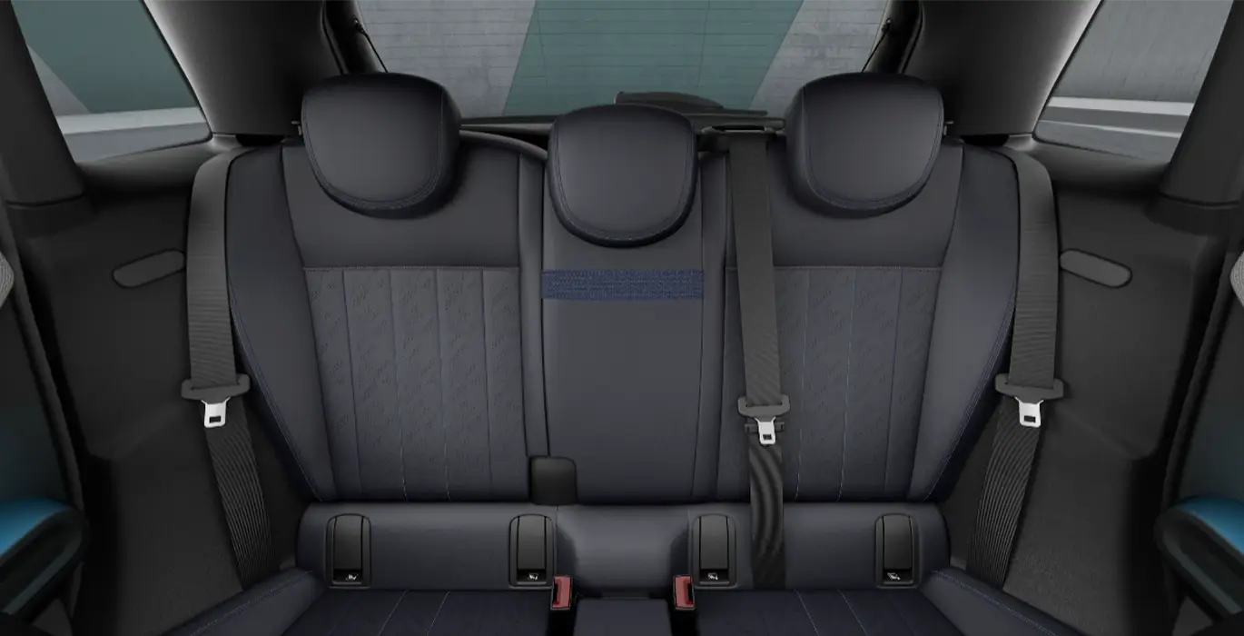MINI Cooper 5 Puertas C Favoured 115kW interior trasera | Crazy Renting