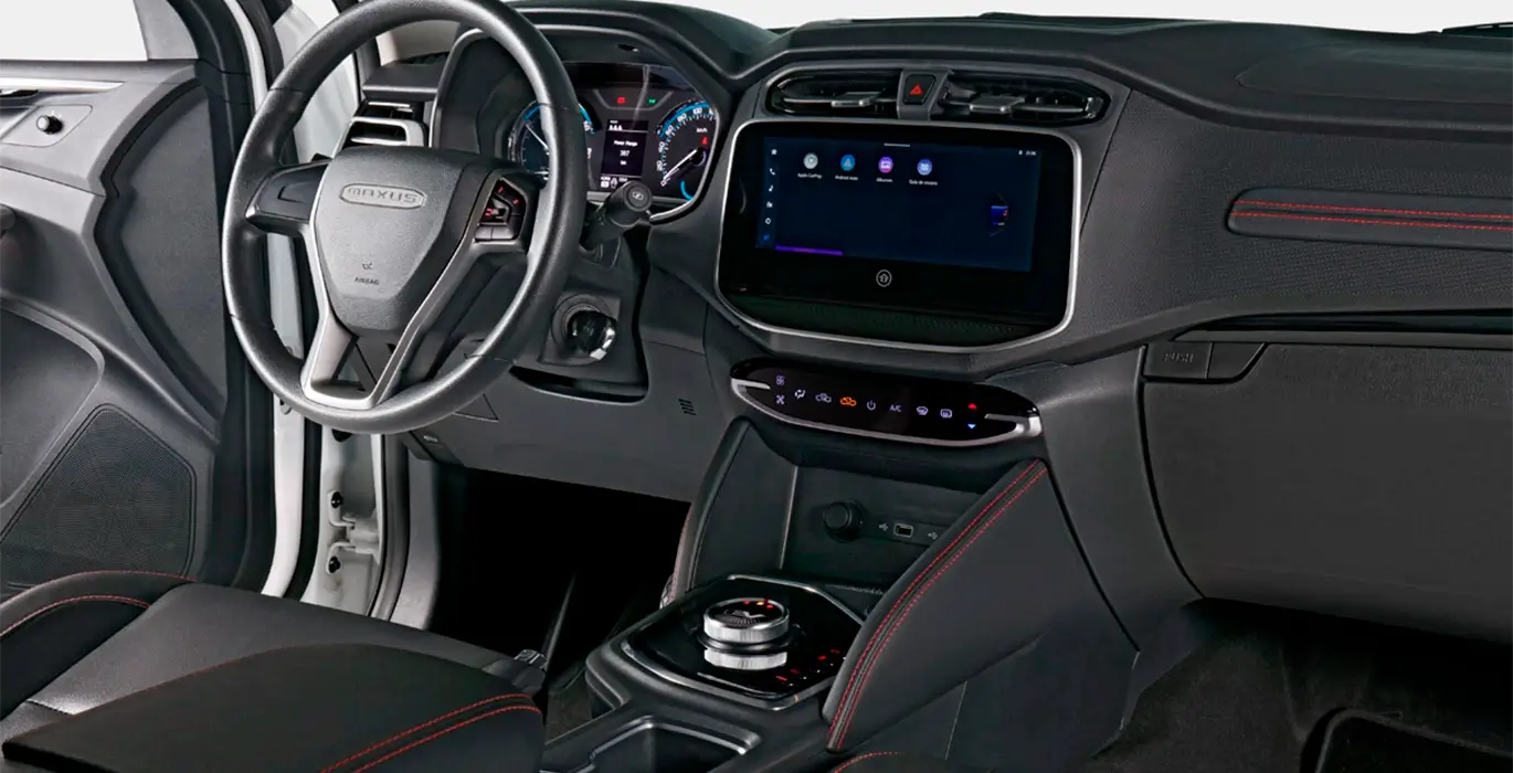 Maxus T90 EV interior delantera | Crazy Renting