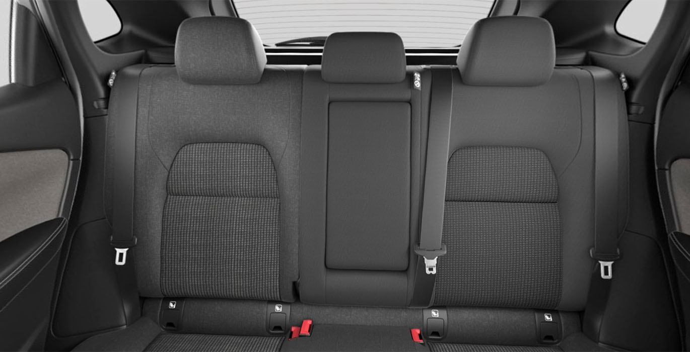 NISSAN Qashqai Acenta DIG T MHEV 4x2 interior trasera | Crazy Renting