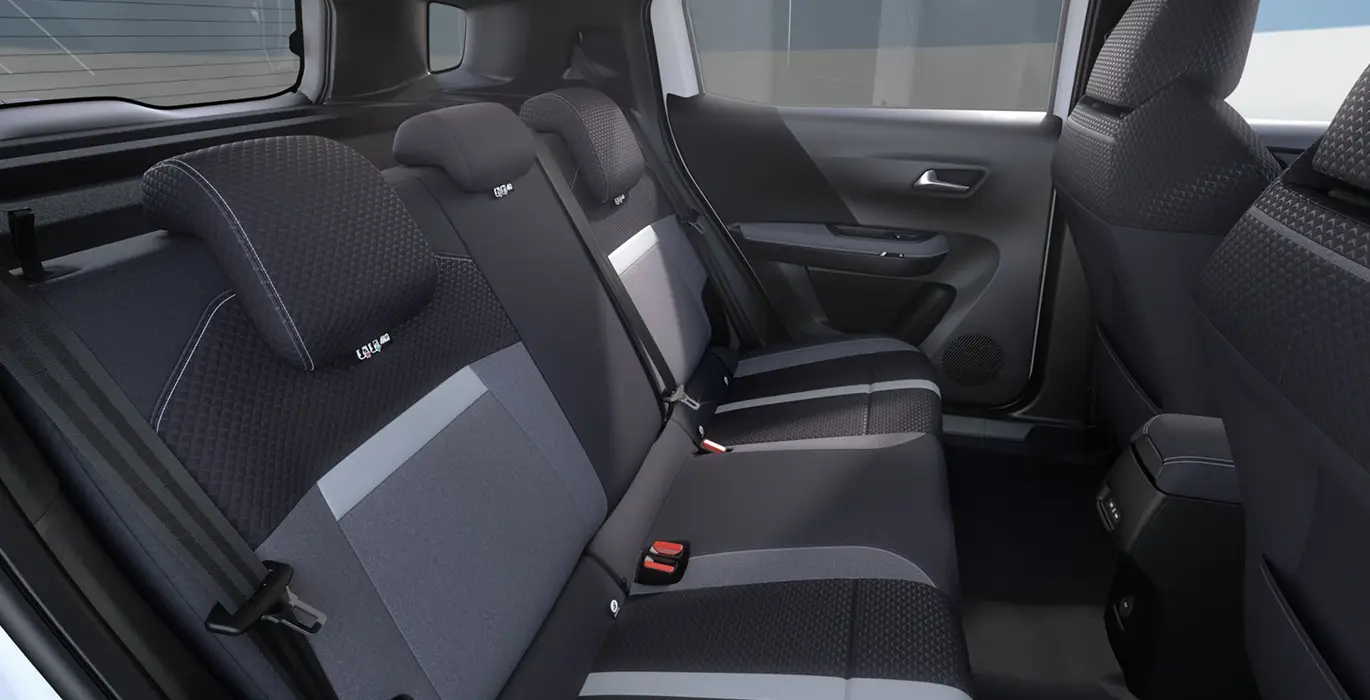 Opel Frontera GS 1.2T XHT Hybrid eDCT6 81kW interior trasera | Crazy Renting