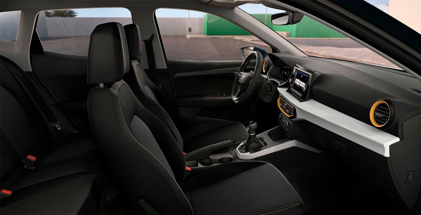 SEAT Arona 1.0 TSI Style XL interior perfil | Crazy Renting