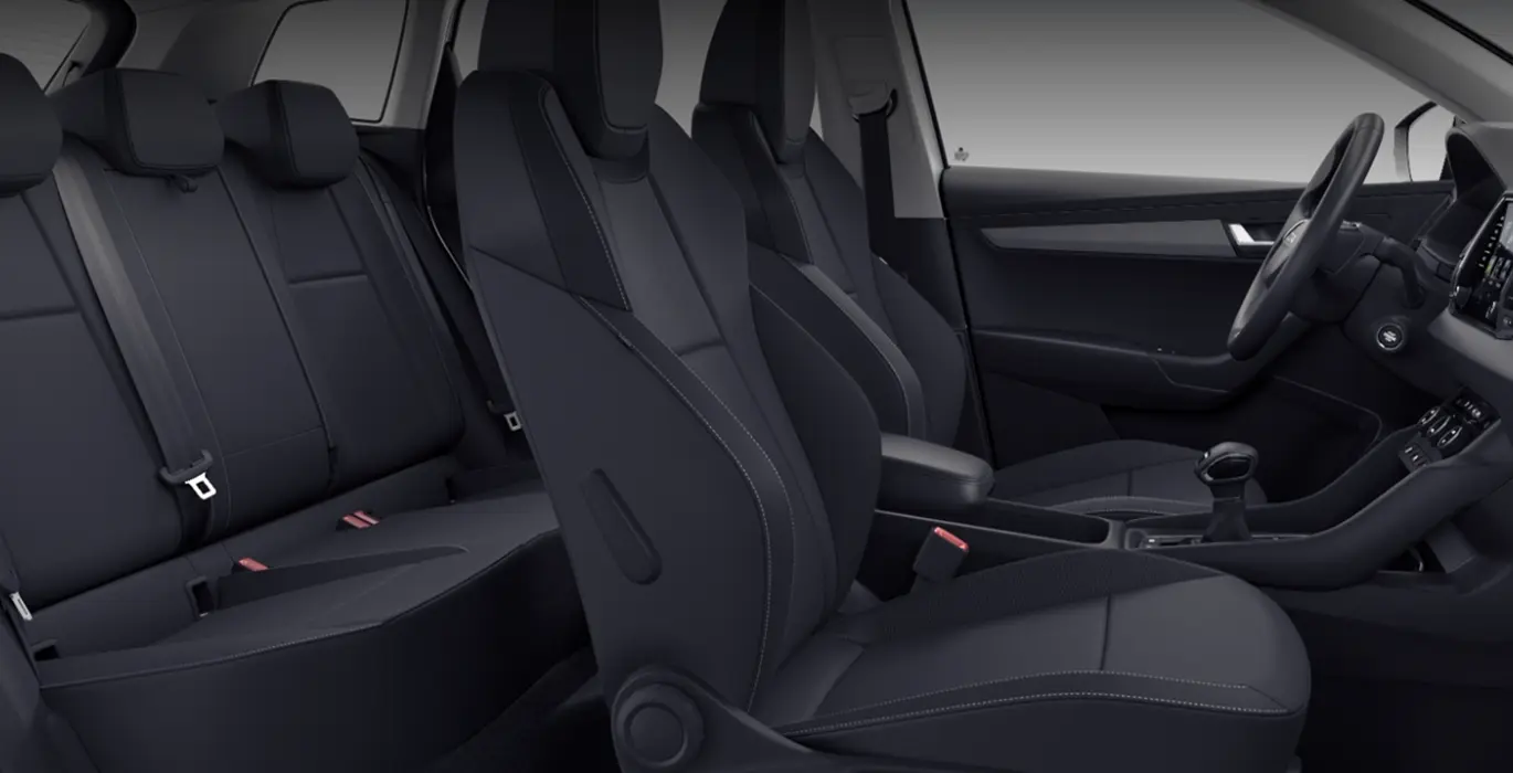 SKODA Karoq Selection 1.5 TSI DSG interior trasera | Crazy Renting