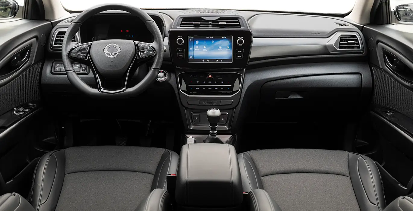 SSANGYONG Tivoli G15 Urban Plus 4x2 interior delantera | Crazy Renting