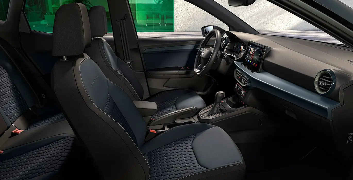 Seat Arona 1.0 TSI StSp Style Plus interior delantera | Crazy Renting