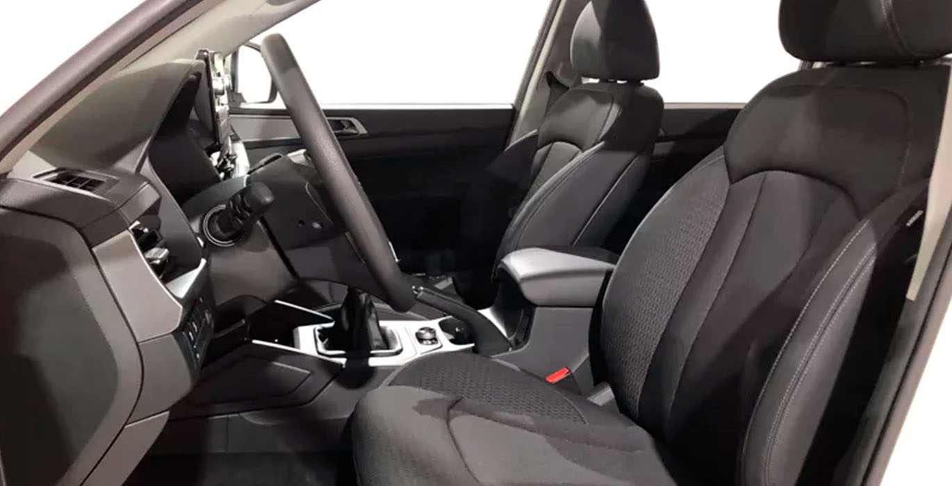 SsangYong Musso Sports D22 DTR Pro 4X4 MT interior delantera | Crazy Renting
