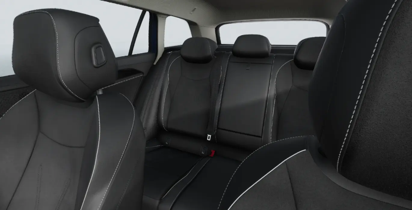 VOLKSWAGEN Passat Business 2.0 TDI 90kW DSG interior trasera | Crazy Renting