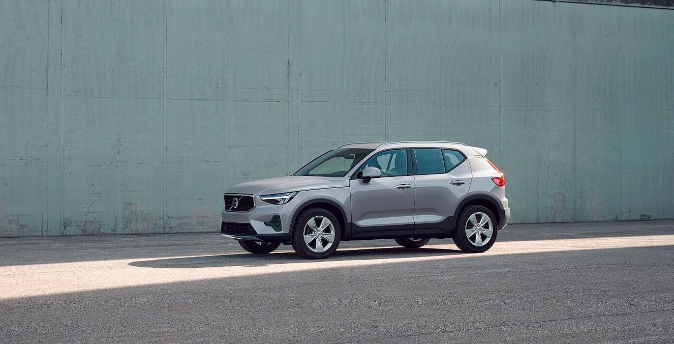 VOLVO XC40 2.0 B3 G Core Auto exterior perfil 2 | Crazy Renting