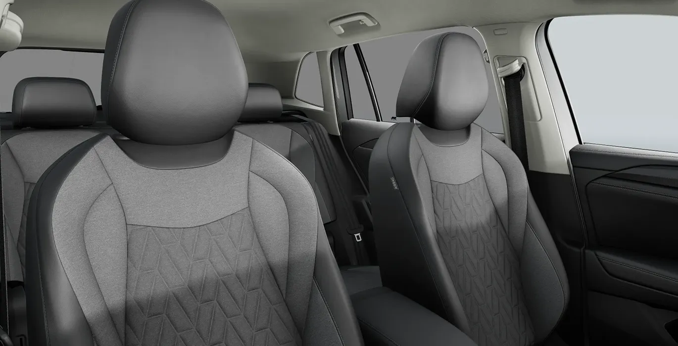 Volkswagen Tiguán Más 1.5 TSI eHybrid 150kW (204CV) DSG 5 Volkswagen Tiguan Mas 1.5 TSI eHybrid 150kW 204CV DSG interior delantera II | Crazy Renting