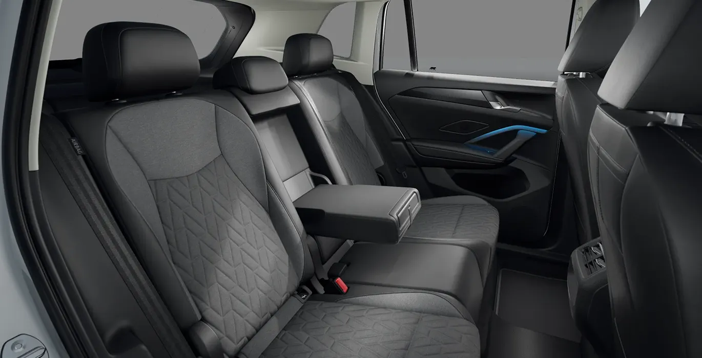 Volkswagen Tiguán Más 1.5 TSI eHybrid 150kW (204CV) DSG 6 Volkswagen Tiguan Mas 1.5 TSI eHybrid 150kW 204CV DSG interior trasera | Crazy Renting