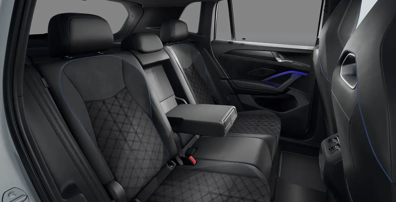 Volkswagen Tiguan R Line 1.5 eTSI 110kW DSG interior trasera | Crazy Renting