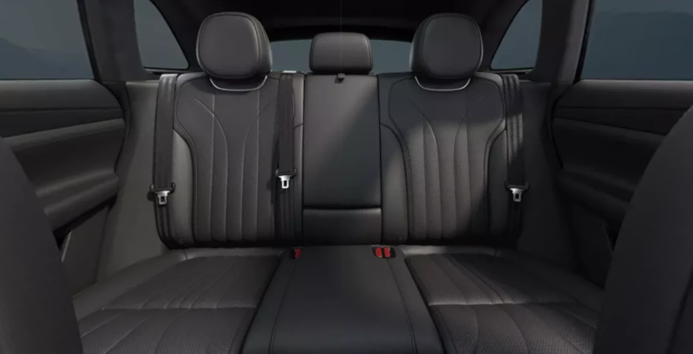 XPENG G9 RWD Long Range 5 XPENG G9 RWD Long Range interior trasera | Crazy Renting