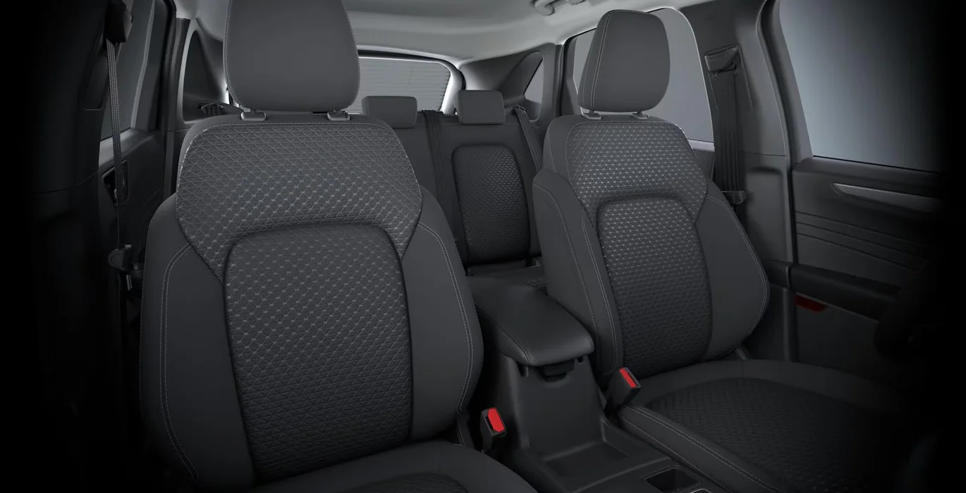 FORD Kuga MCA Titanium 2.5 Duratec PHEV 243CV interior trasera | Crazy Renting