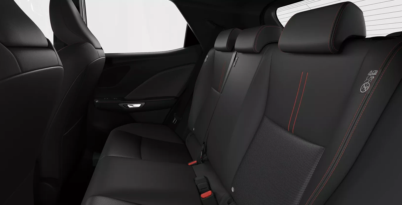 LEXUS LBX Elegant Black 136CV Aut. 6 LEXUS LBX Elegant Black 136CV Aut. interior trasera | Crazy Renting