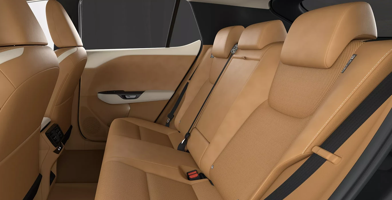 LEXUS RZ 350e e Premium Efficiency FWD 224CV interior trasera | Crazy Renting